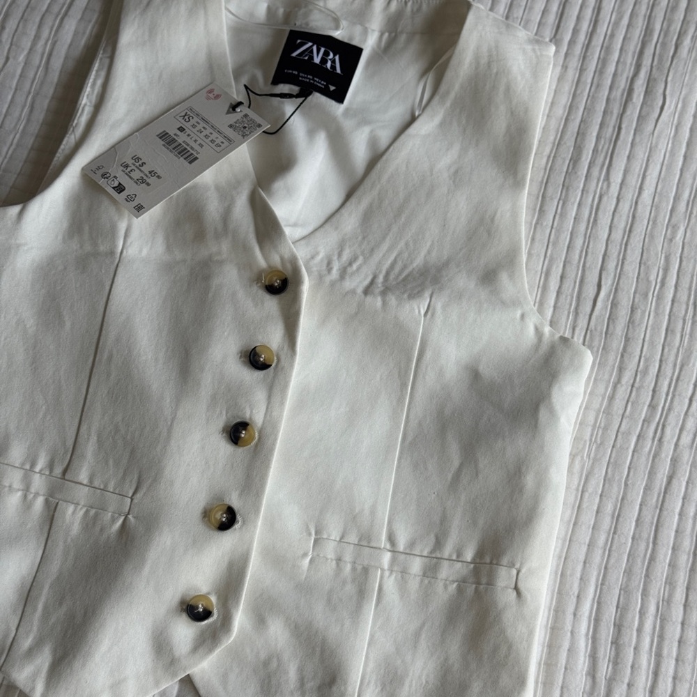 Ivory Buttoned Vest - Picture 3 of 4